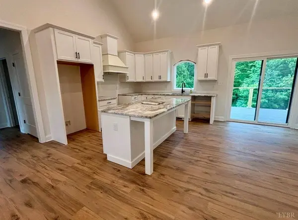 464 Bellview RD, Appomattox, VA 24522
