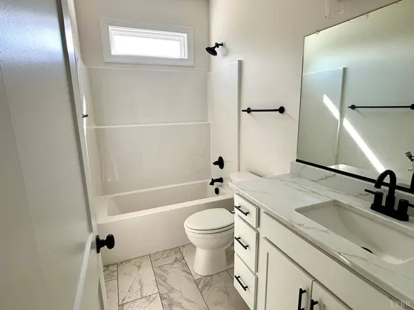 464 Bellview RD, Appomattox, VA 24522