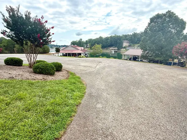 3 Emerald Bay DR, Moneta, VA 24121