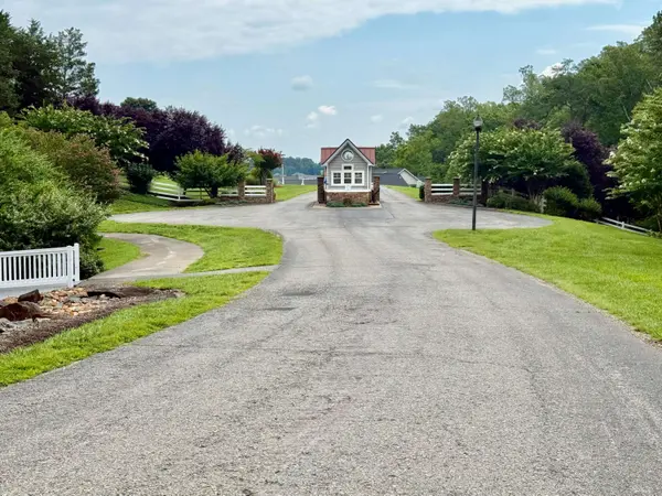 3 Emerald Bay DR