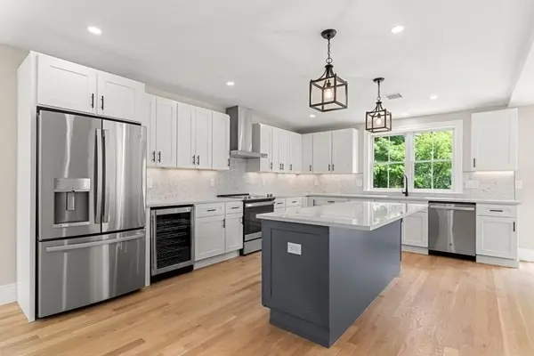 17 Fayette St #2, Watertown, MA 02472-3840