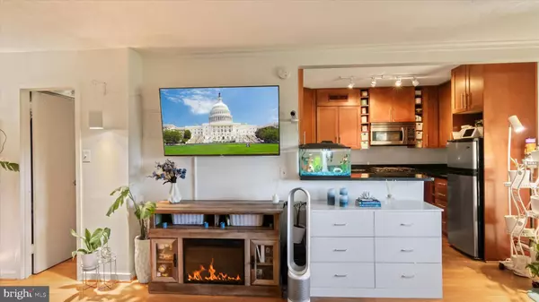 7333 NEW HAMPSHIRE AVE #800, Takoma Park, MD 20912