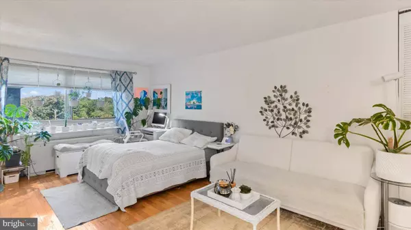 7333 NEW HAMPSHIRE AVE #800, Takoma Park, MD 20912