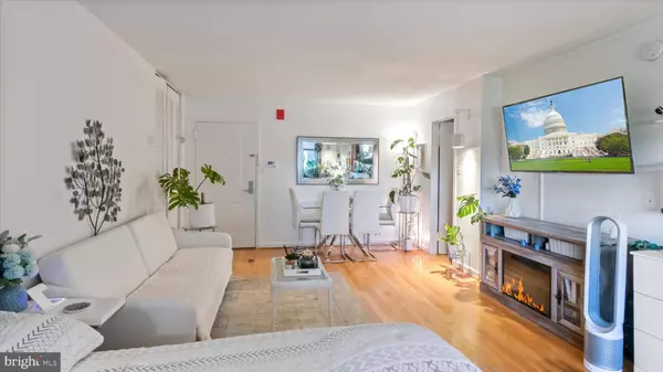 7333 NEW HAMPSHIRE AVE #800, Takoma Park, MD 20912