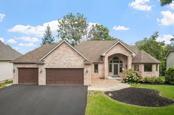 6724 Clearwater Creek DR, Lino Lakes, MN 55038