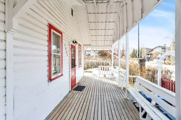 5003 40 ST, Sylvan Lake, AB T4S 1B7