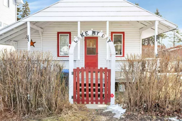 5003 40 ST, Sylvan Lake, AB T4S 1B7