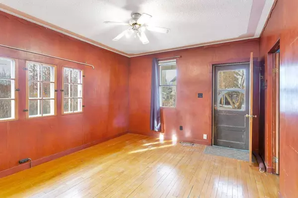 5003 40 ST, Sylvan Lake, AB T4S 1B7