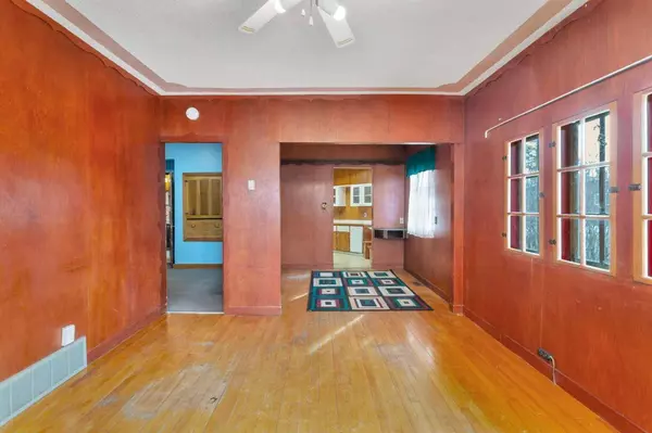 5003 40 ST, Sylvan Lake, AB T4S 1B7