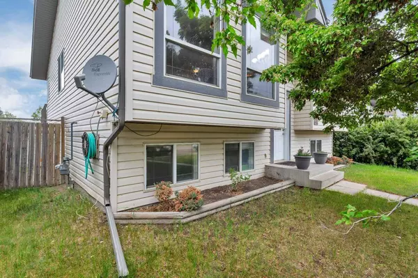 5208 Lansdowne AVE, Blackfalds, AB T0M 0J0