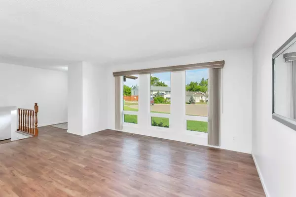 44 Harvey Close, Red Deer, AB T4N 6C4