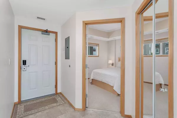 5100 Lakeshore DR #309, Sylvan Lake, AB T4S 2L7