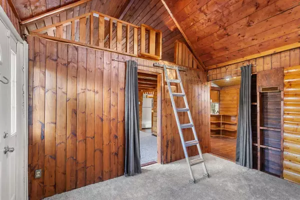 4523 48 ST, Sylvan Lake, AB T4S 1L4