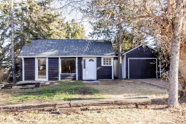 4523 48 ST, Sylvan Lake, AB T4S 1L4