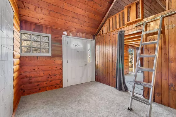 4523 48 ST, Sylvan Lake, AB T4S 1L4