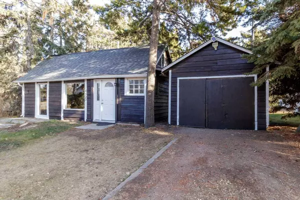 4523 48 ST, Sylvan Lake, AB T4S 1L4