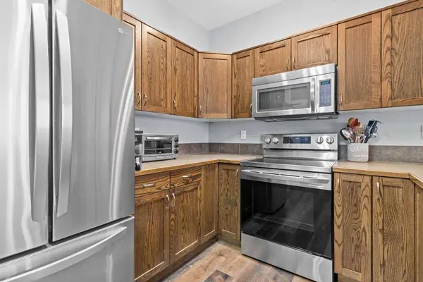 50 Lucky PL, Sylvan Lake, AB T4S 0E3