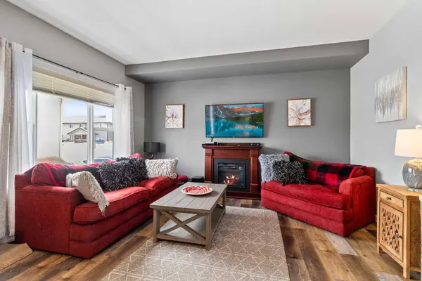 50 Lucky PL, Sylvan Lake, AB T4S 0E3