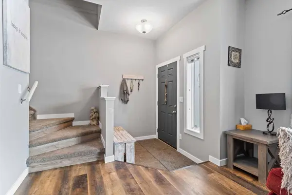 50 Lucky PL, Sylvan Lake, AB T4S 0E3