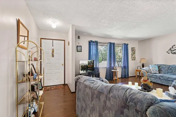 40 Laura Close, Penhold, AB T4G 0G5
