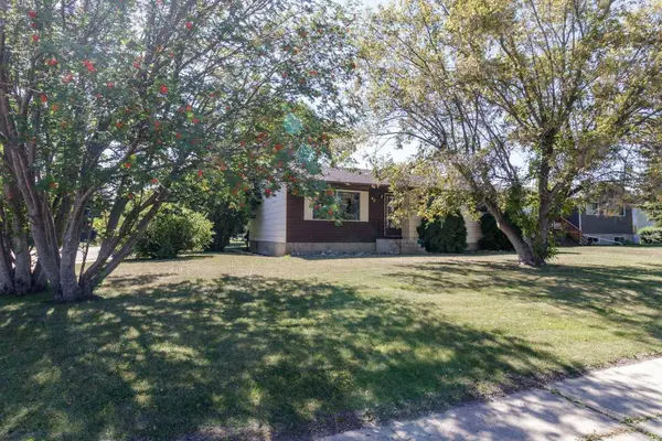 40 Laura Close, Penhold, AB T4G 0G5