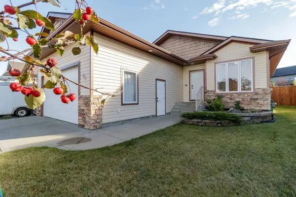 29 Lakeland RD, Sylvan Lake, AB T4S 0A3