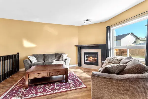29 Lakeland RD, Sylvan Lake, AB T4S 0A3