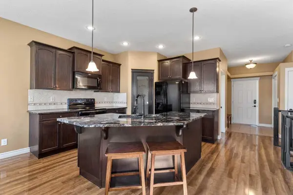 29 Lakeland RD, Sylvan Lake, AB T4S 0A3