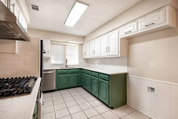 525 Danny Drive, Desoto, TX 75115