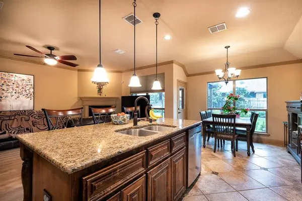 107 Manor Lane, Waxahachie, TX 75165