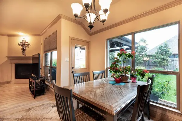 107 Manor Lane, Waxahachie, TX 75165