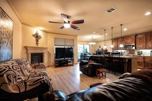 107 Manor Lane, Waxahachie, TX 75165