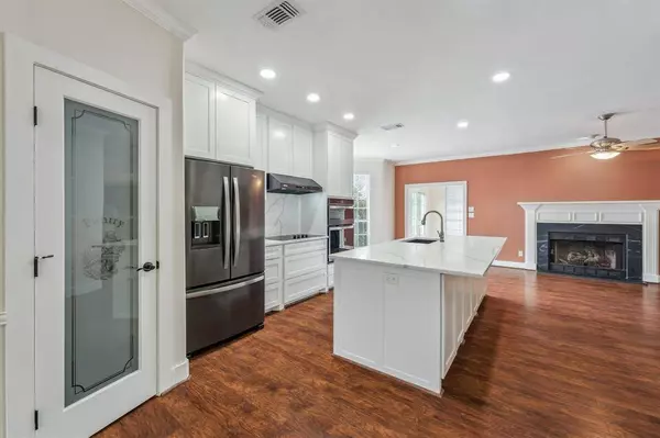 5001 Seminole Drive, De Cordova, TX 76049