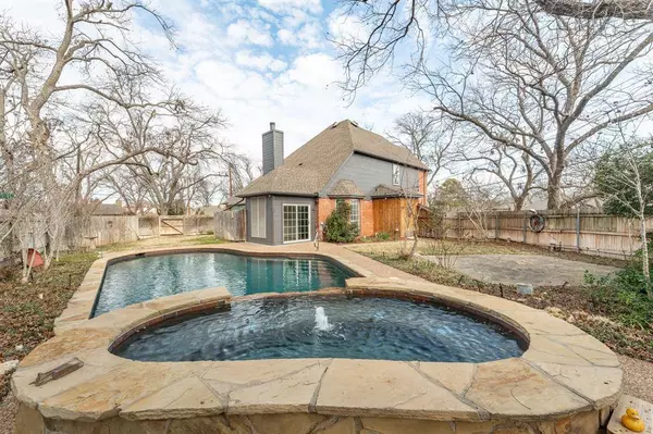 5001 Seminole Drive, De Cordova, TX 76049