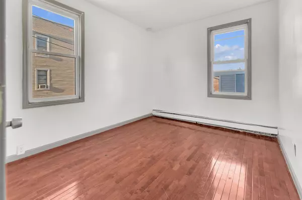 16 EAST BIDWELL AVE, Jc Greenville, NJ 07305