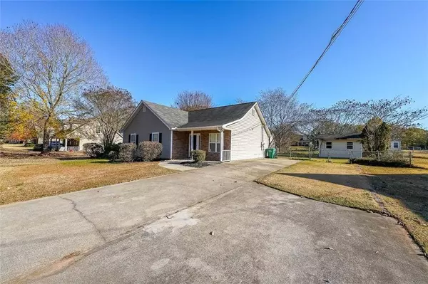 380 HICKORY ST, Social Circle, GA 30025