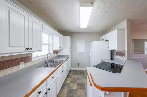 380 HICKORY ST, Social Circle, GA 30025