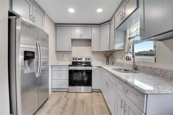 8445 QUISQUALIS DR, Orlando, FL 32822