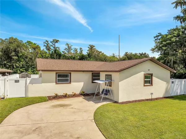 8445 QUISQUALIS DR, Orlando, FL 32822