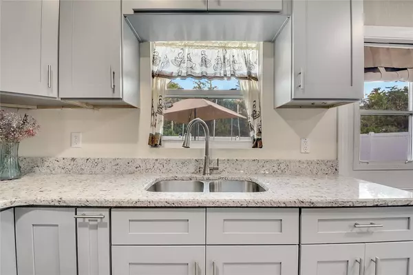 8445 QUISQUALIS DR, Orlando, FL 32822