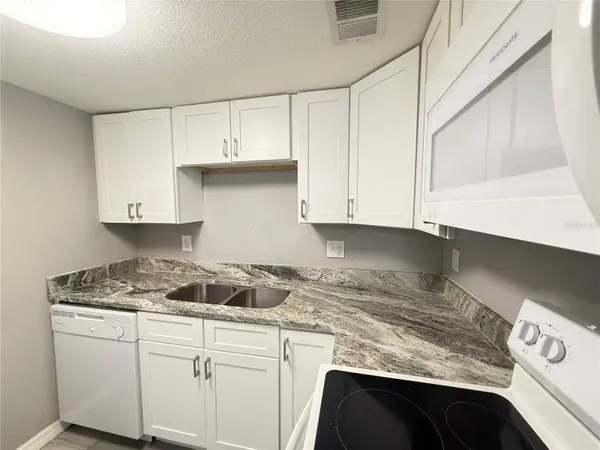 950 LAKE DESTINY RD #B, Altamonte Springs, FL 32714