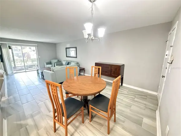 950 LAKE DESTINY RD #B, Altamonte Springs, FL 32714