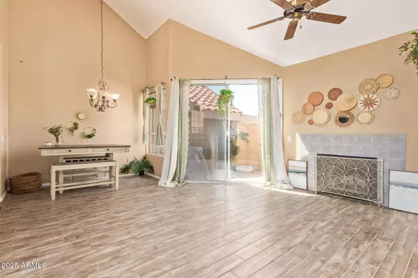 1633 E LAKESIDE Drive #156, Gilbert, AZ 85234