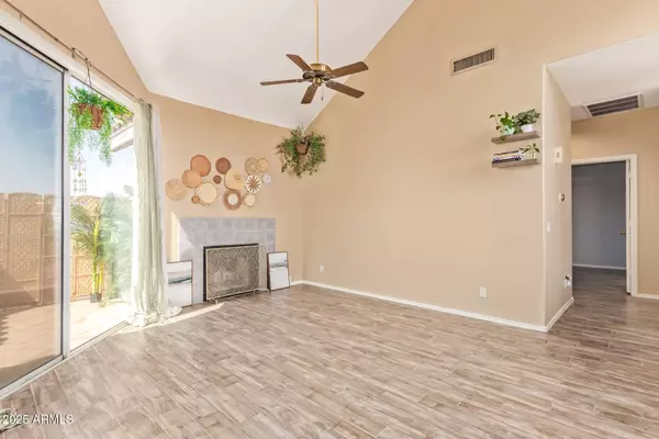 1633 E LAKESIDE Drive #156, Gilbert, AZ 85234