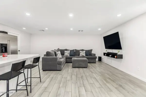 9215 S 7TH Avenue, Phoenix, AZ 85041