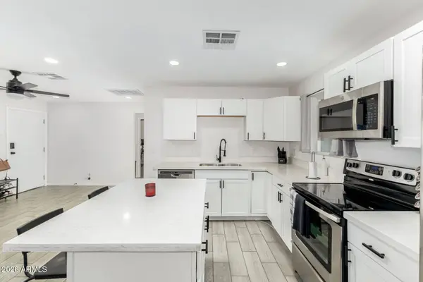 9215 S 7TH Avenue, Phoenix, AZ 85041