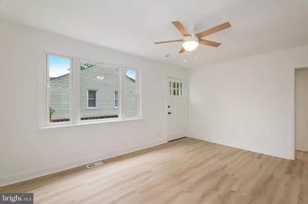 653 N EVERGREEN AVE, Woodbury, NJ 08096