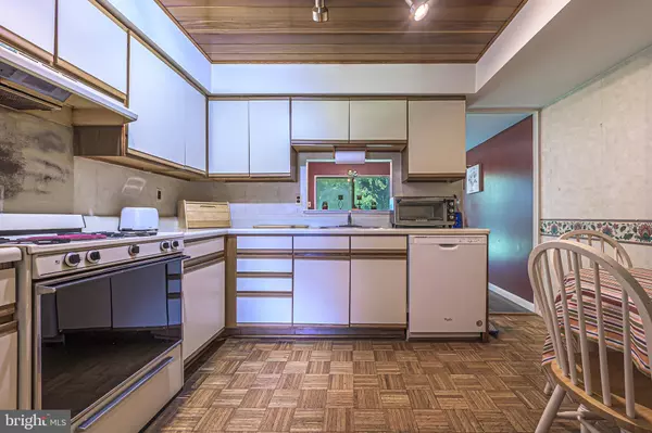 827 SAINT REGIS CT, West Deptford, NJ 08051