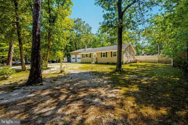 1741 LAKESIDE DR, Williamstown, NJ 08094