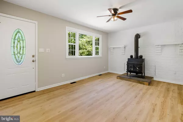 1741 LAKESIDE DR, Williamstown, NJ 08094